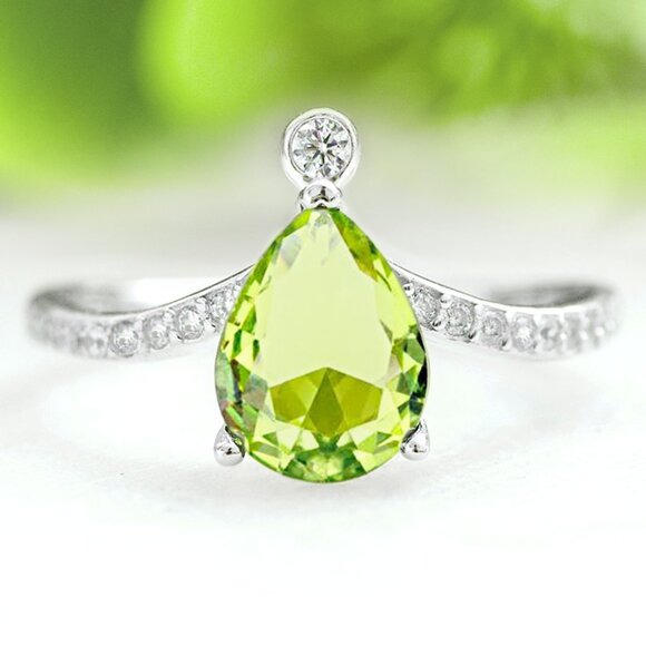 Green Peridot Pear ring, size 8, 925 Sterling Silver - Picture 7 of 7